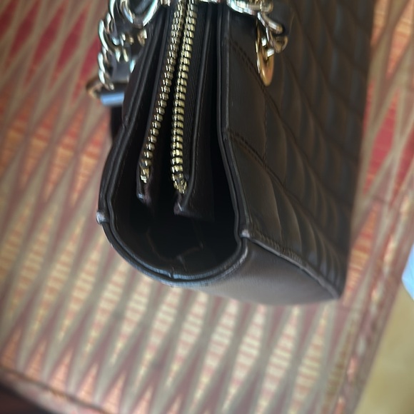 St John leather quilted luxury handbag in chocolate brown. 3 inside pockets. - Picture 8 of 9